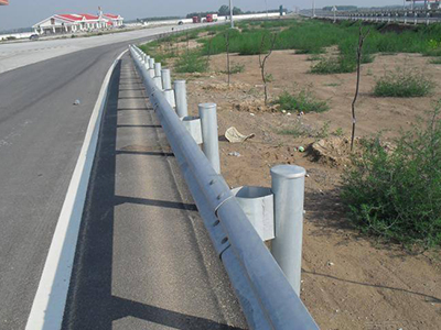 公路波形防护栏