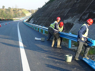公路波形防护栏