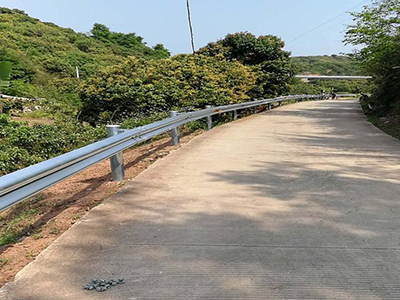 乡村公路防护栏