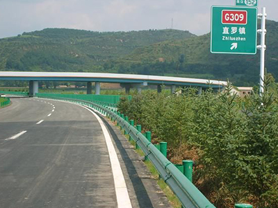 公路波形护栏
