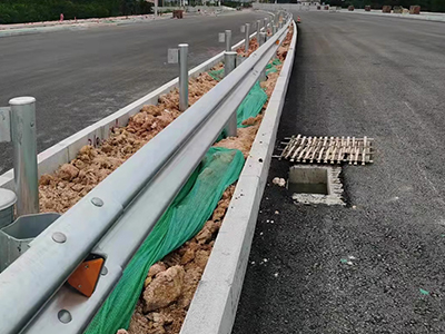 高速公路护栏