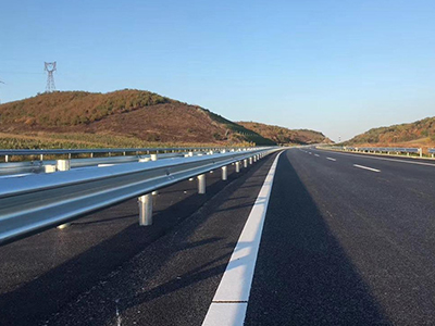 高速公路护栏